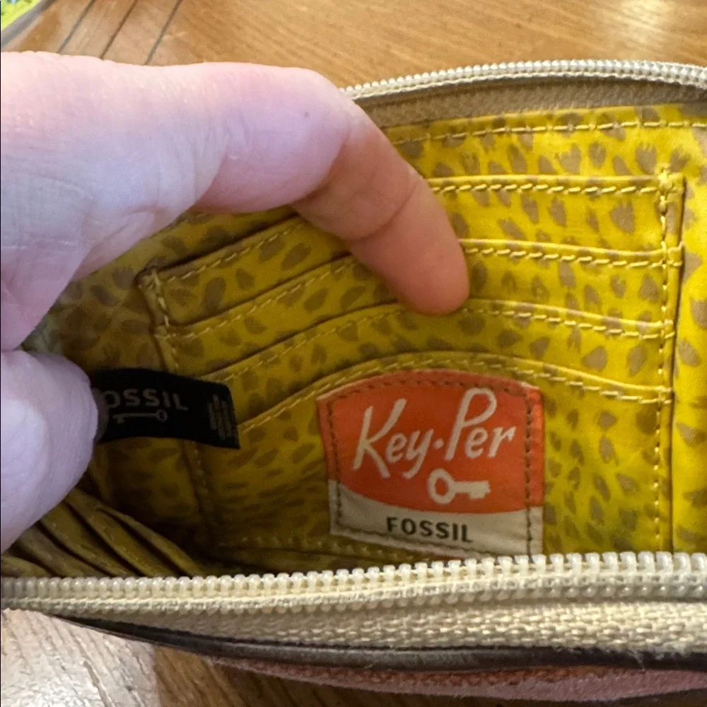 Fossil Coated Canvas Keyper Vintage Floral Zipper Wristlet W/ Keyring